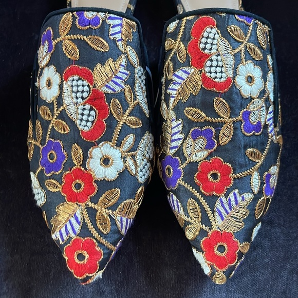 MARC FISHER FLORAL MULES SZ 7.5 - Picture 3 of 7